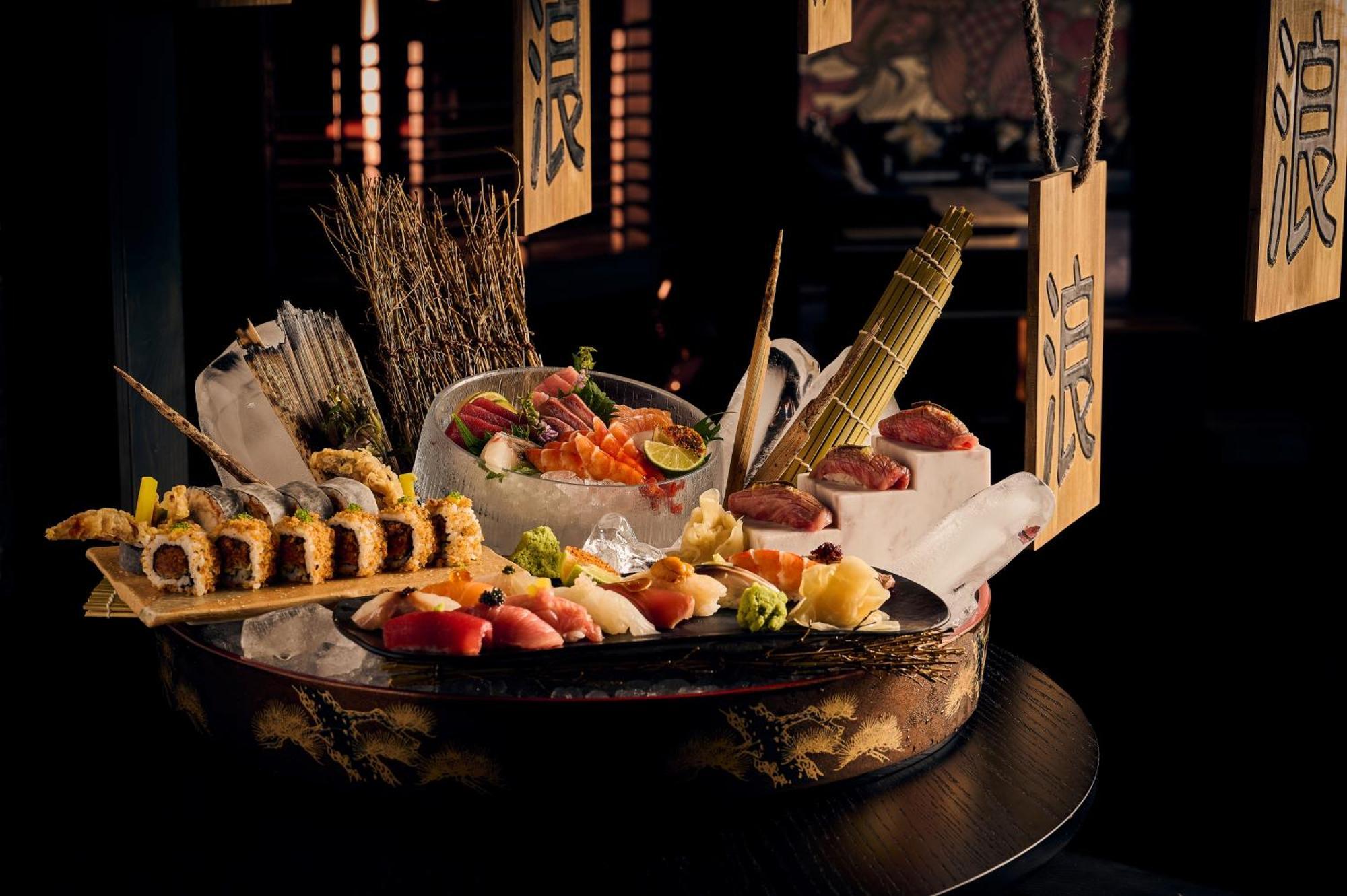 Hotel Five Luxe Dubái Exterior foto A sashimi platter