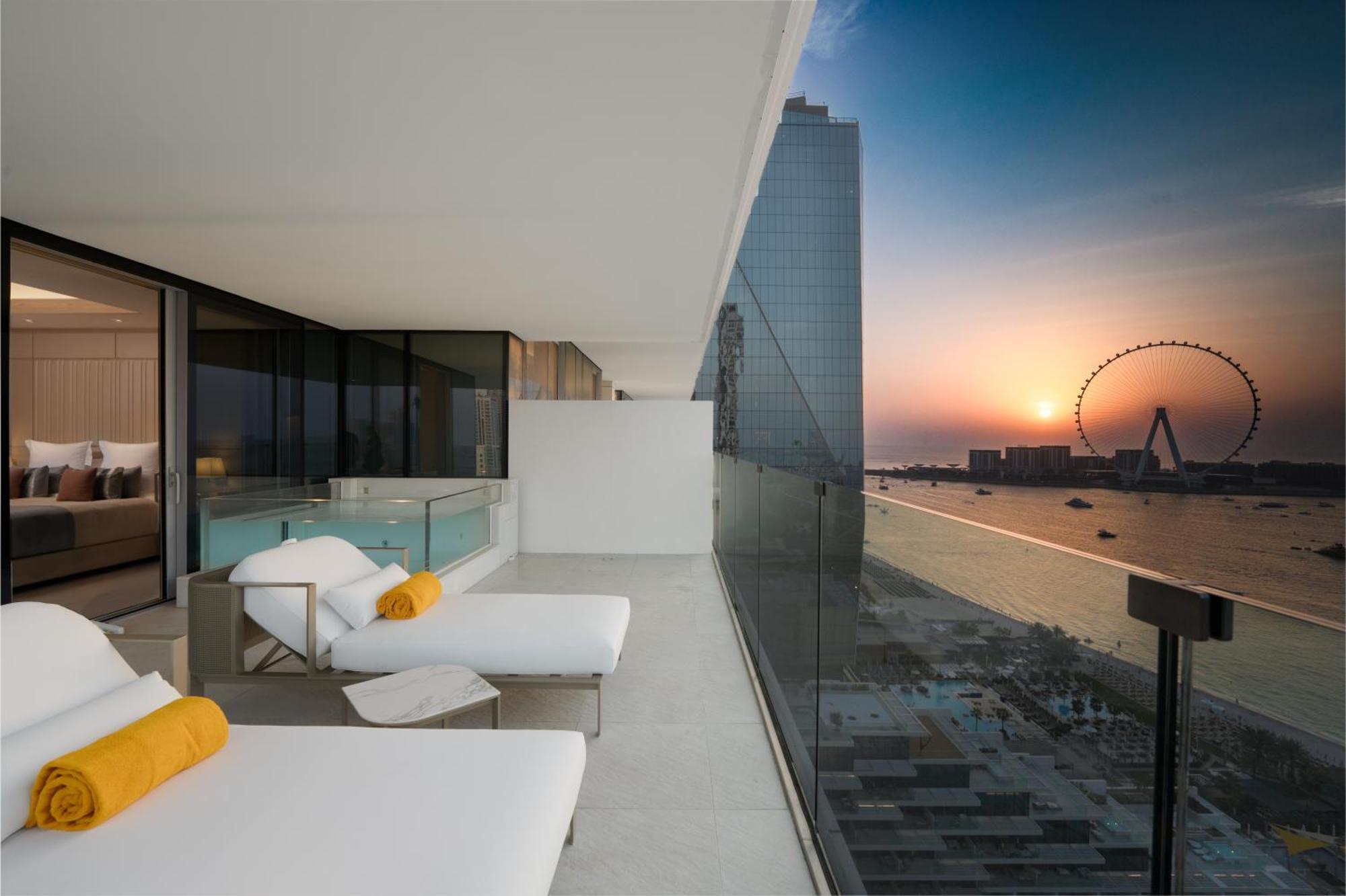 Hotel Five Luxe Dubái Exterior foto View of the Dubai Eye from the hotel