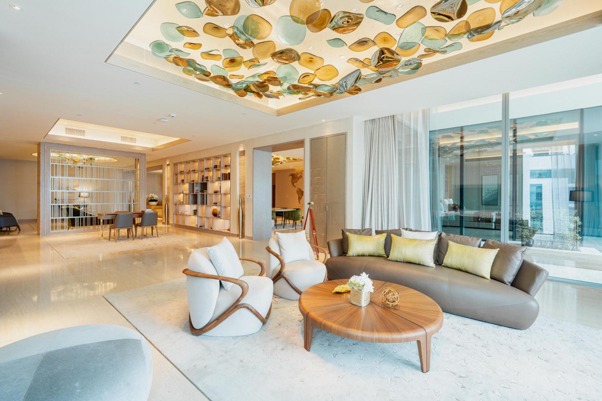 Hotel Five Luxe Dubái Exterior foto The living room of a three-bedroom penthouse