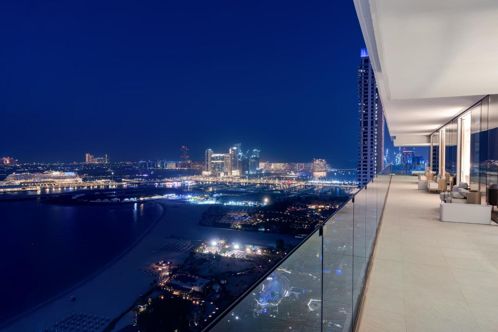 Hotel Five Luxe Dubái Exterior foto View from the penthouse