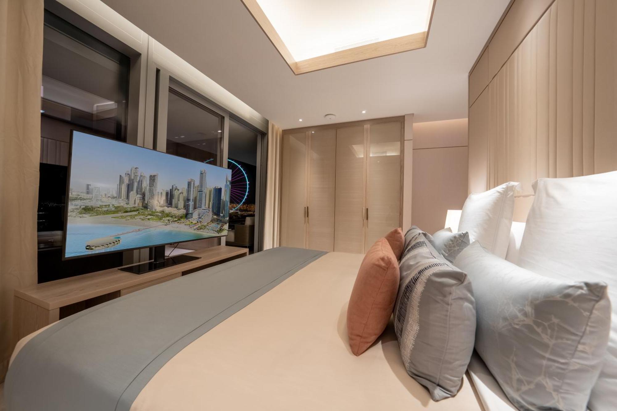 Hotel Five Luxe Dubái Exterior foto A bedroom in the Ritz-Carlton, DIFC