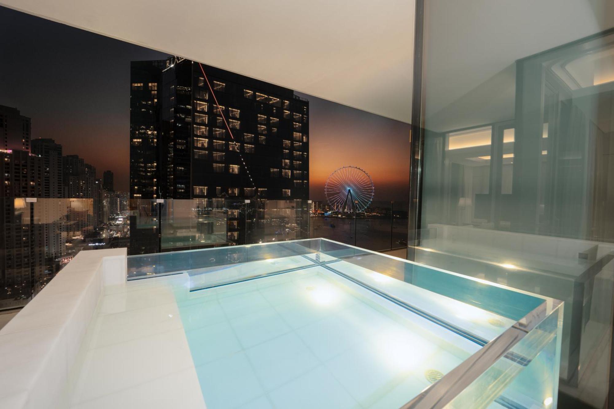 Hotel Five Luxe Dubái Exterior foto Sky Pool