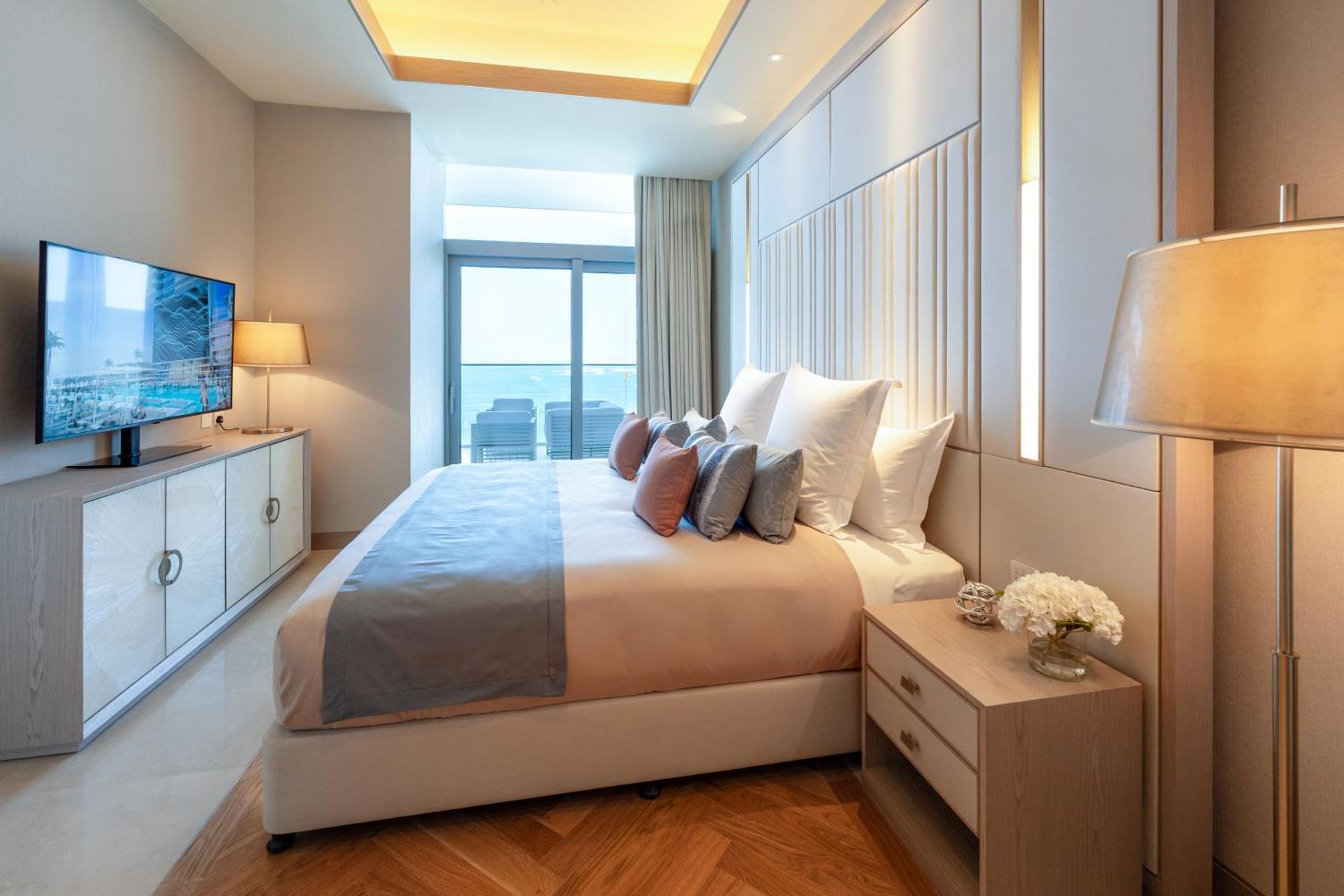 Hotel Five Luxe Dubái Exterior foto A bedroom at the hotel